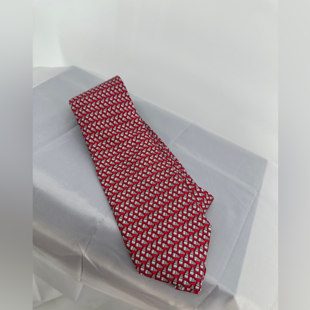 MARTHA'S VINEYARD VINES VINSON & ELKINS NAPE 2018 LOGO 100% SILK RED NECK TIE